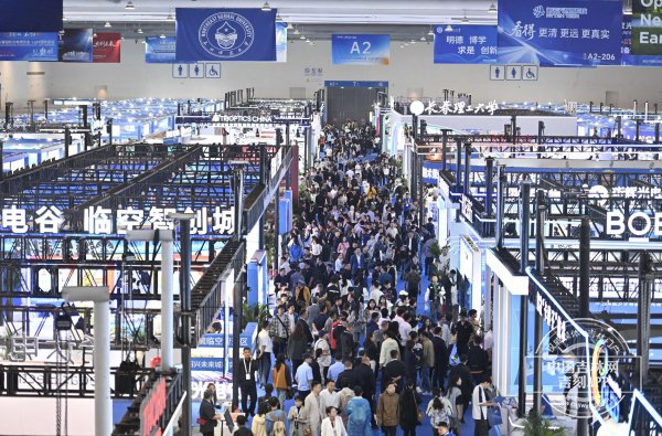 長(zhǎng)春光博會(huì)科技感拉滿,尖端產(chǎn)品搶"鮮"看|長(zhǎng)春市_新浪財(cái)經(jīng)_新浪網(wǎng)